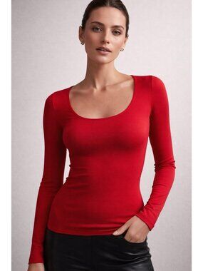 Wolford Womens Long Sleeve Top Sz Medium Red Scoop Neck Seamless Quiet Luxury
